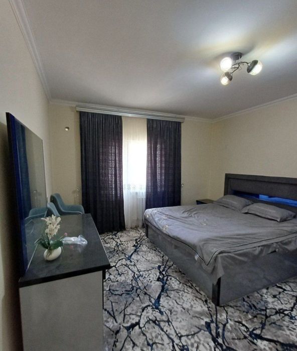 Яккасарой туманида 2 хонали квартира ижарага берилади