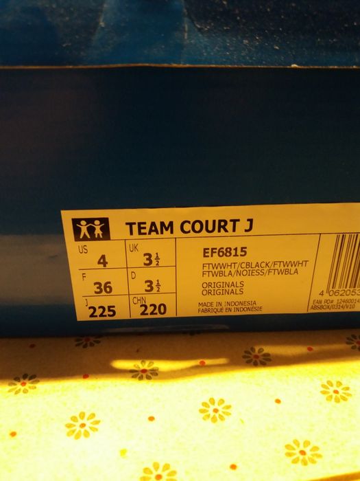 Маратонки Adidas Team Court. Номер 36