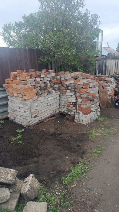 Кирпичи,блоки для фундамента