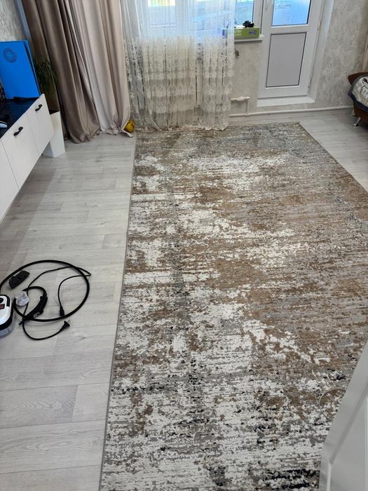 Продам ковёр 2×4