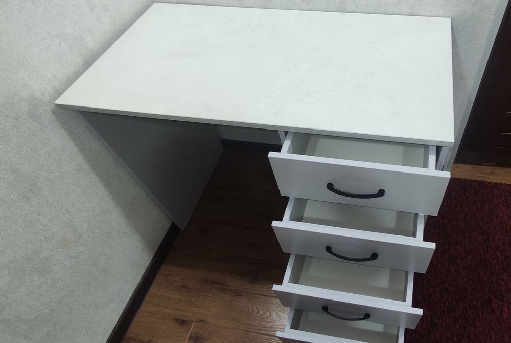 Письменный стол новый