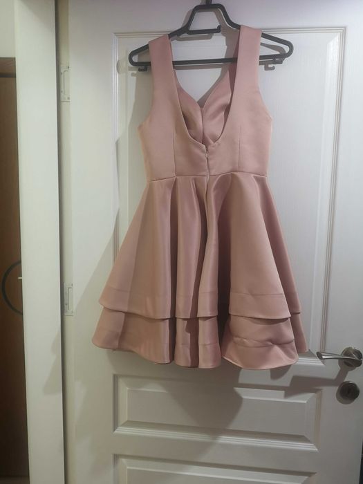 Дамска рокля с много добра линия. Размер S/M