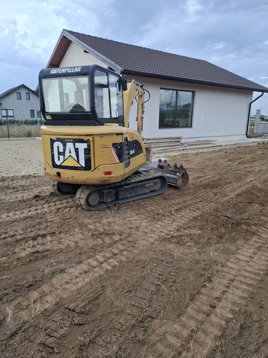 Închiriez miniescavator