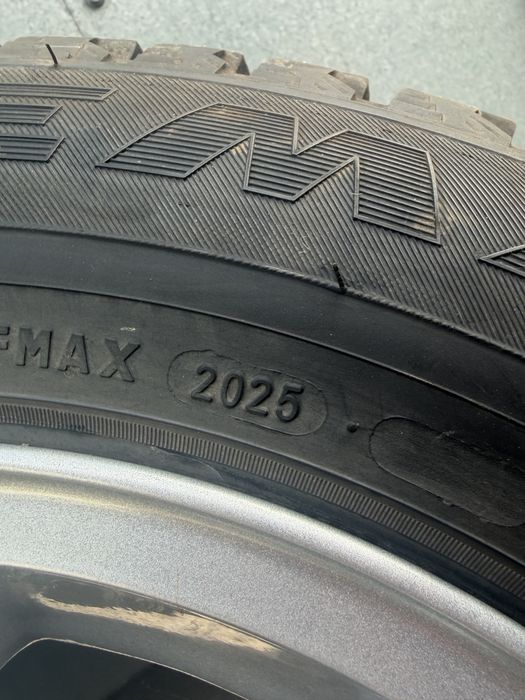 Продам диски с резиной от мерседеса