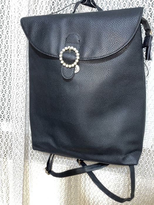 Rucsac negru destul de incăpător