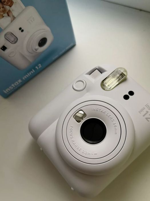 instax фотокамера