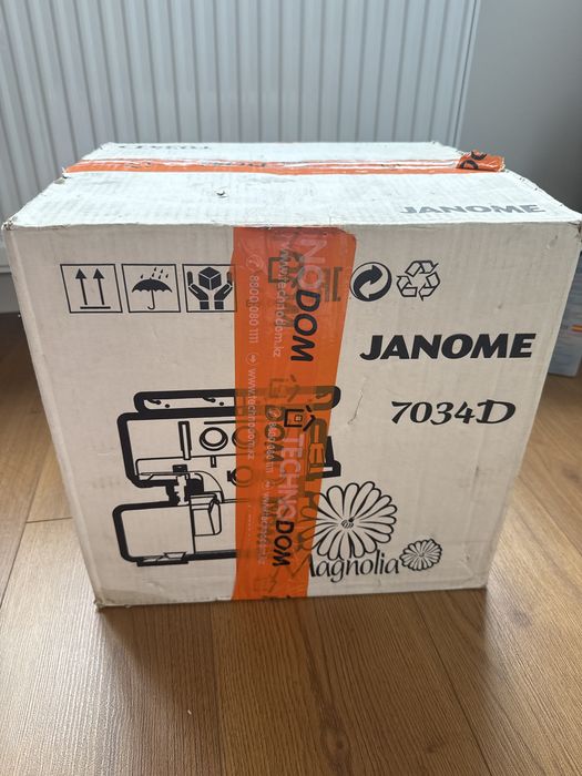 Продам оверлок Janome