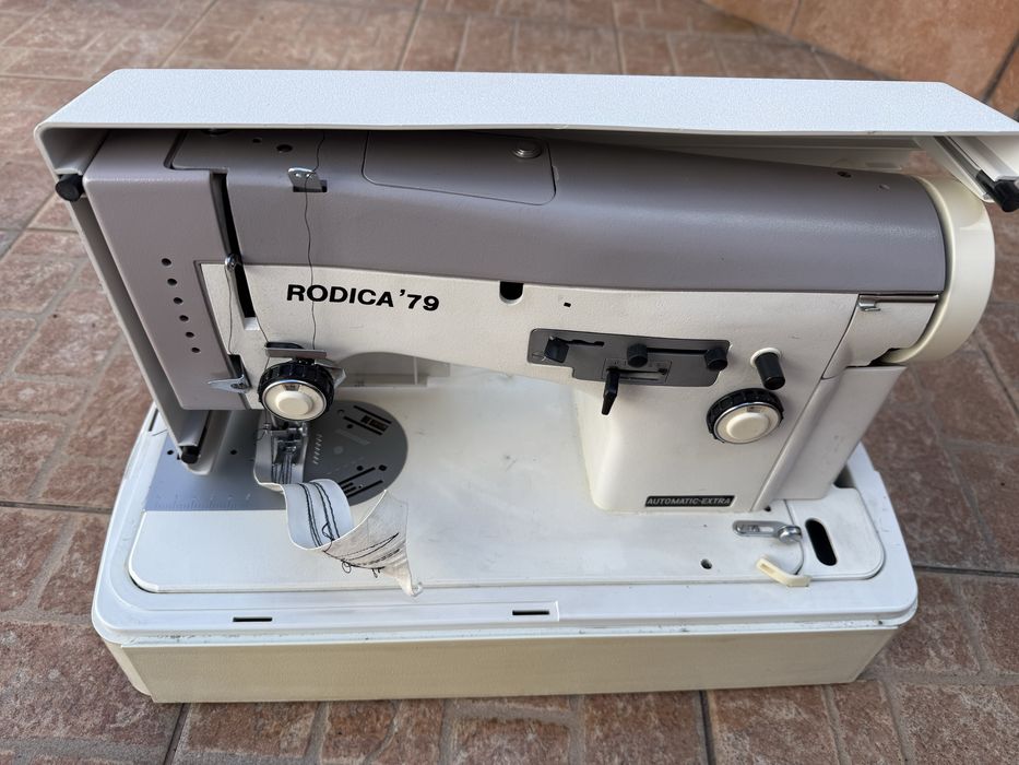 Masina de cusut vintage Rodica ‘79