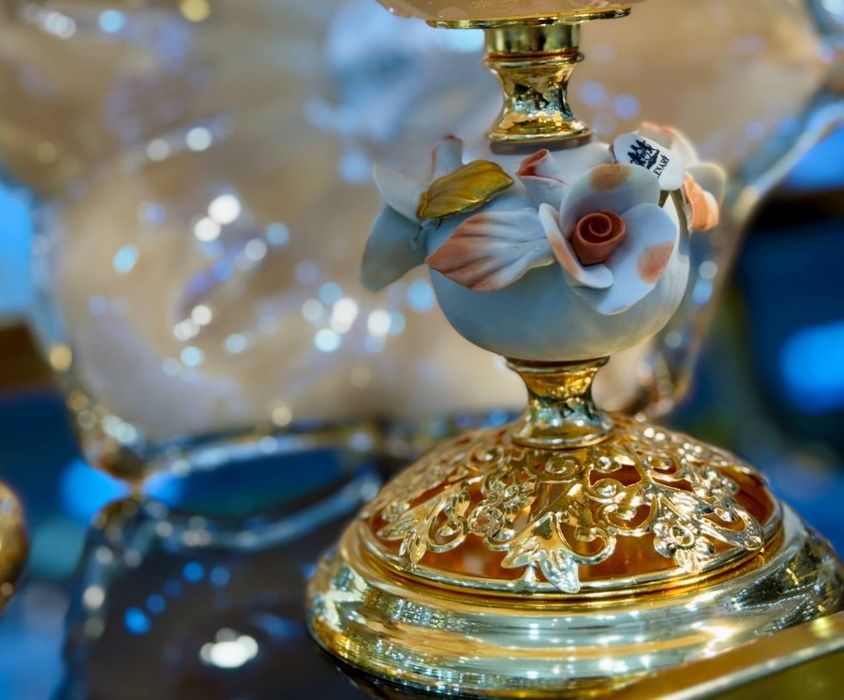 Сервиз декоративный на золотой подставке