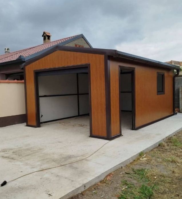 Garaje moderne pe structură metalică și panouri sandwich, ideale pentru adăpostirea automobilelor. Construcție solidă și durabilă, cu un design atract