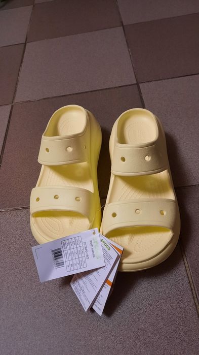 Papuci Crocs cu talpa înalta