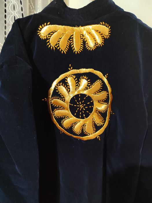 Продается золото швейный чапан