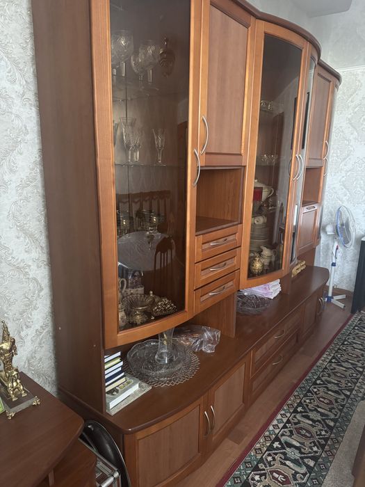 Продам шкаф с тумбой