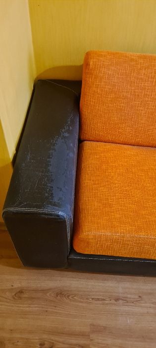 Диван с механизъм за спане и фотиол.