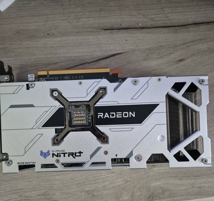 Sapphire Nitro+ RX 6600 XT 8GB – нова термопаста и термопадове, пълна профилактика