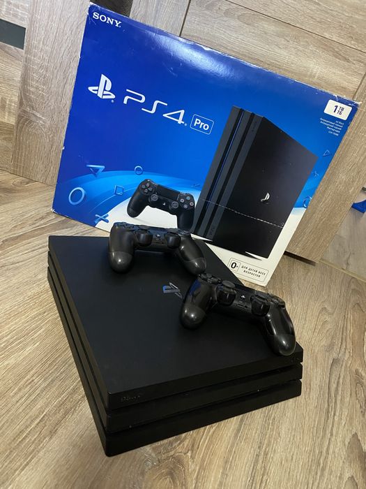 Продам playstation 4 Pro
