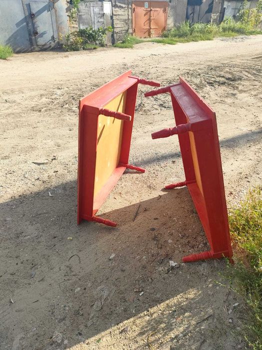 Продам 2 деревянных стола