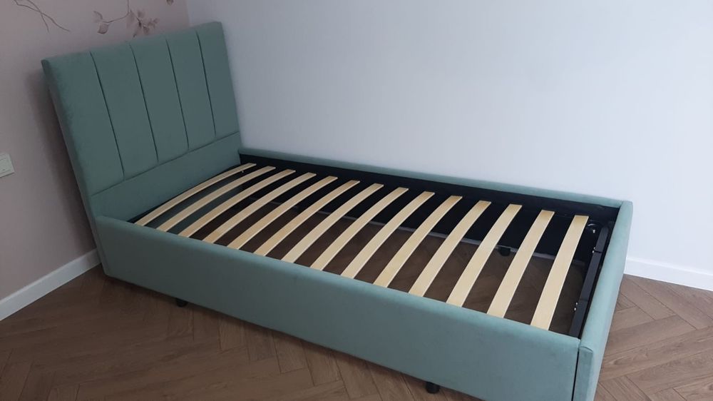 Продам кровать с матрасом новая