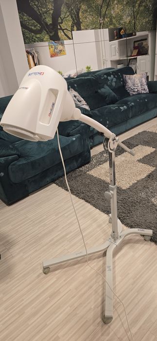 Lampă BIOPTRON profesională cu stativ + set filtre – stare impecabilă.