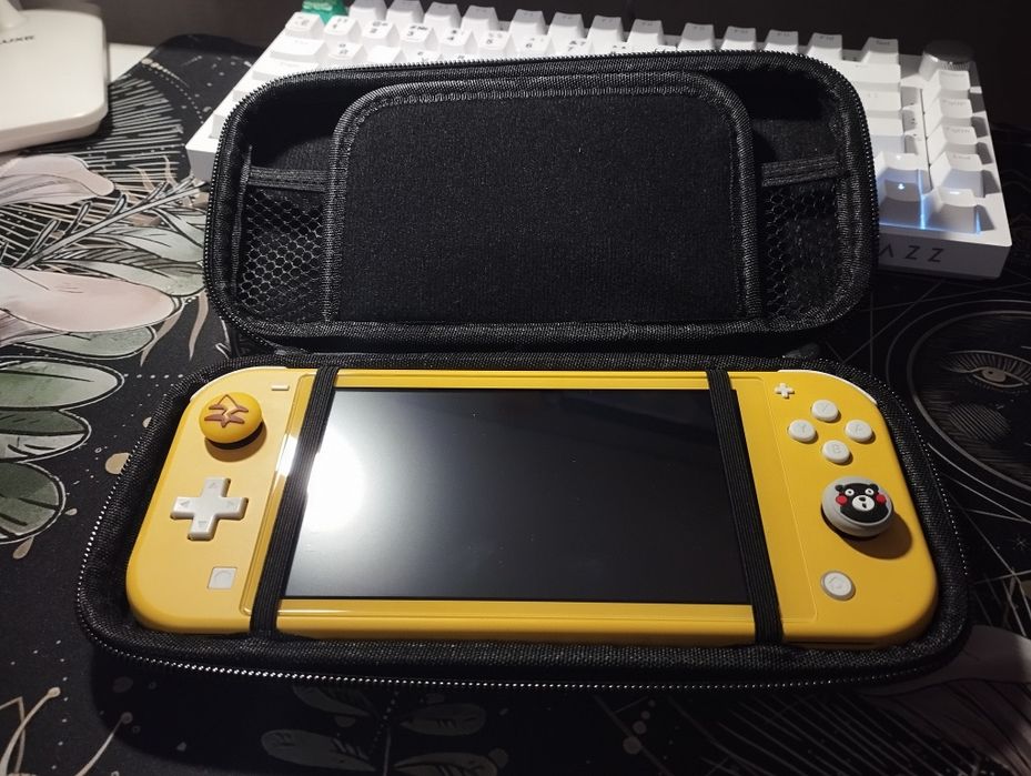 Продам Nintendo switch lite