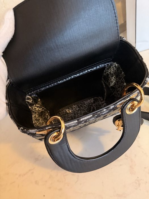 Нова дамска чанта Lady Dior mini