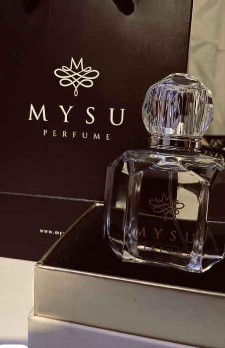 Vând parfum de la MYSU