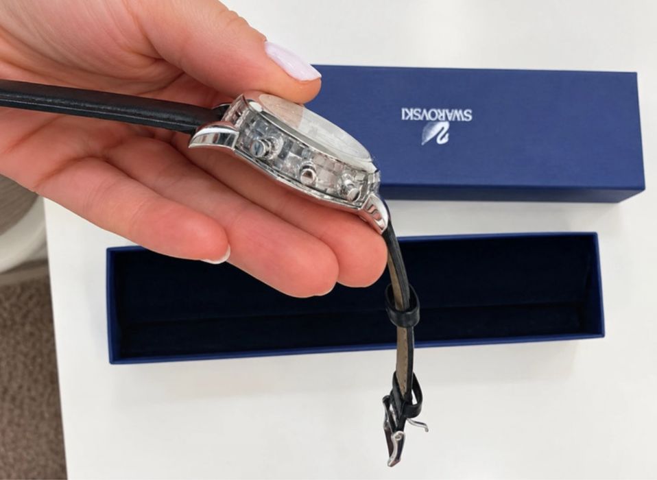 Ceas.   Swarovski