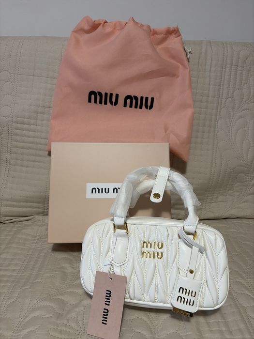 Geanta Miu Miu noua!+ accesorii 24*14 cm