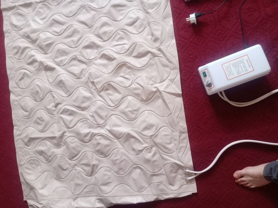 Робирт перчатка унг кул.Масажни матрас