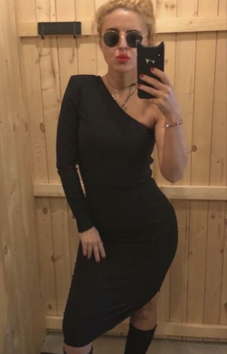 Черна рокля с едно рамо- After