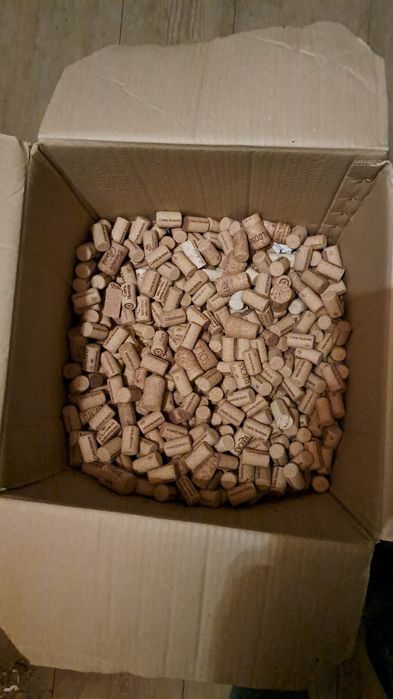 Dopuri de pluta,cantitate mare