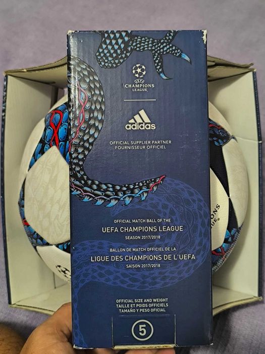 Футболна топка ADIDAS Final Cardiff 2017 OMB колекционерска.