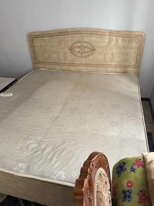 Кровать двуспальная 1,6-2