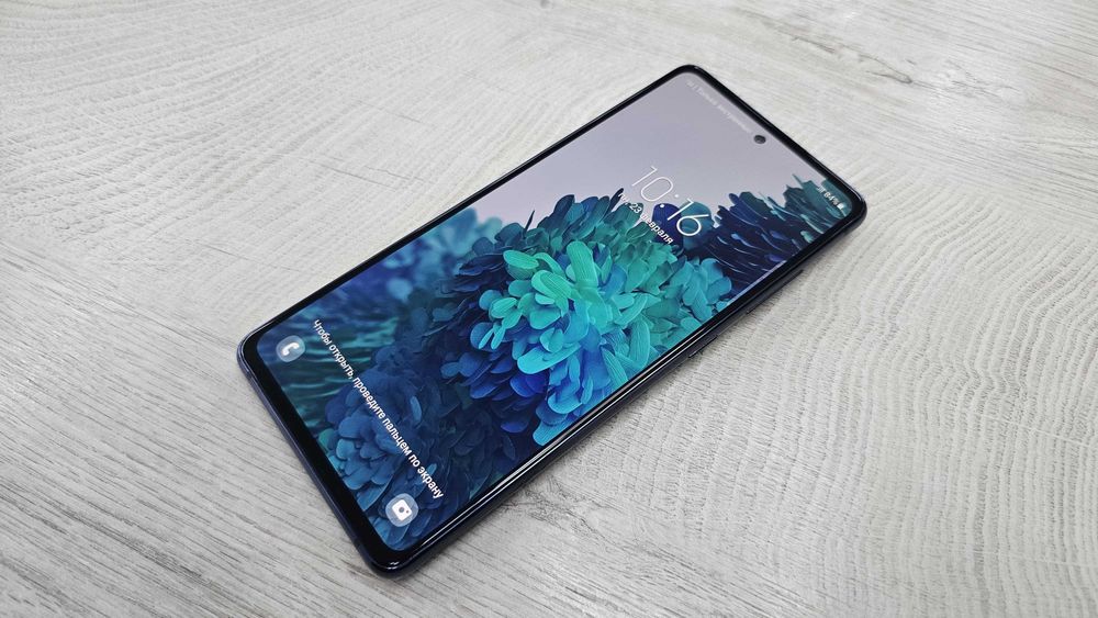 Samsung Galaxy S20 FE — Идеальное состояние