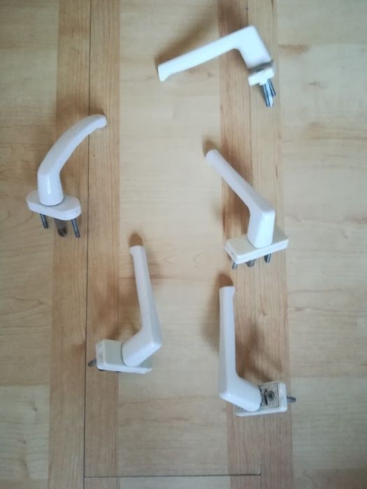 Продавам употребявани алум. дръжки за прозорец 10лв/бр