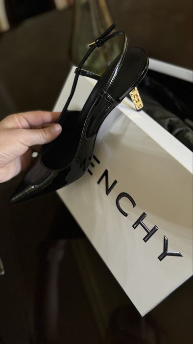 Продам туфли GIVENCHY. ОРИГИНАЛ.  Абсолютно новые.. 38 размер.