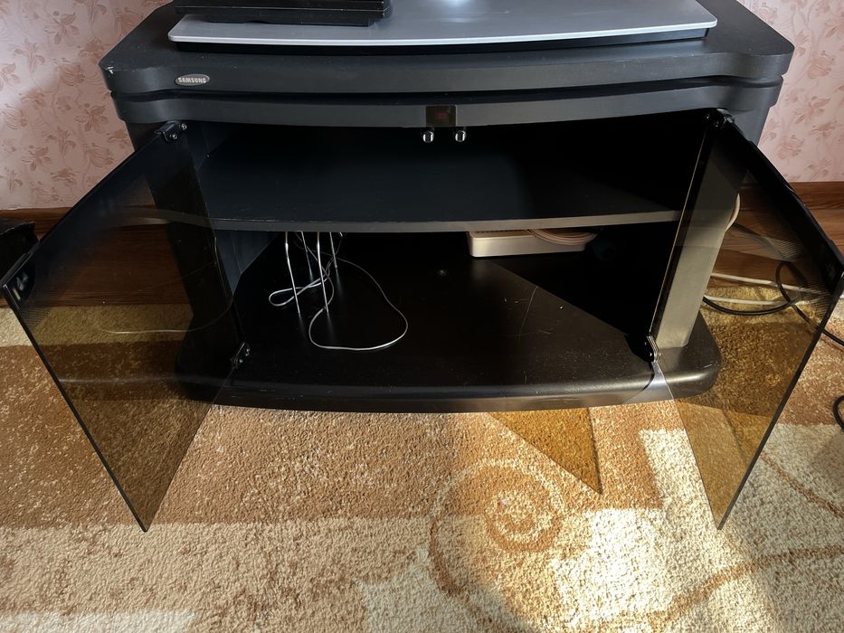 Продам телевизор с тумбой