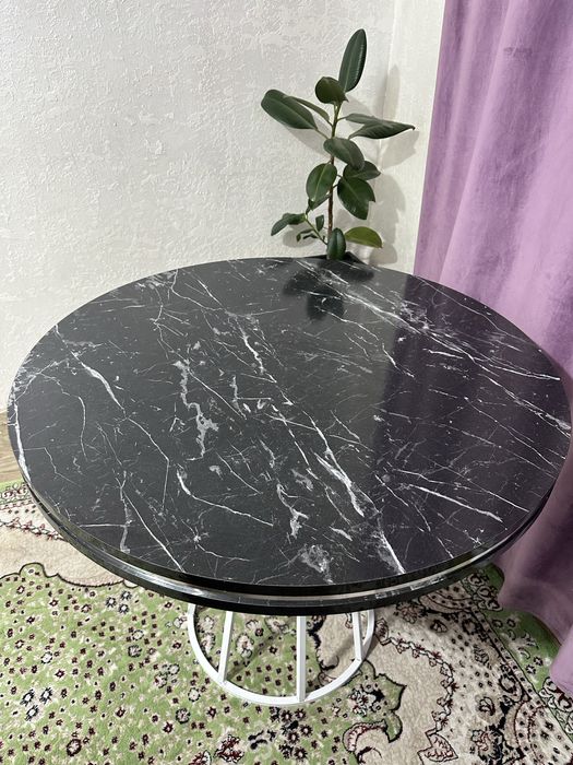 Срочно продам стол