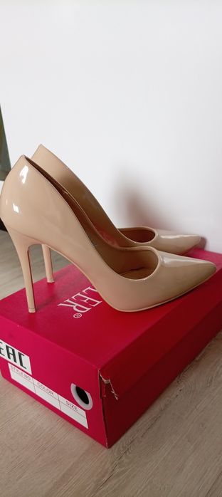 Продам  женские туфли