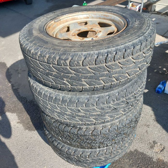 Гуми 215х75х15, и 6х137,6 джанти, BRIDGESTONE DUEL, ц. отвор, ф 106 мм