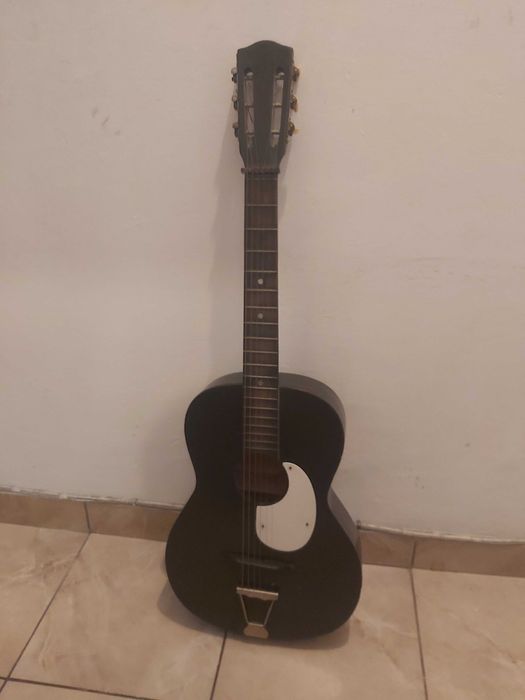 Chitară acustică vintage (F.I.M.) din Reghin