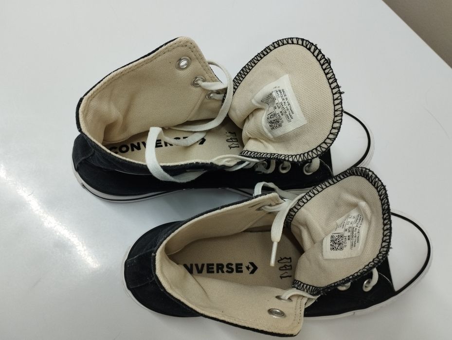 Продам конверсы 20000тг