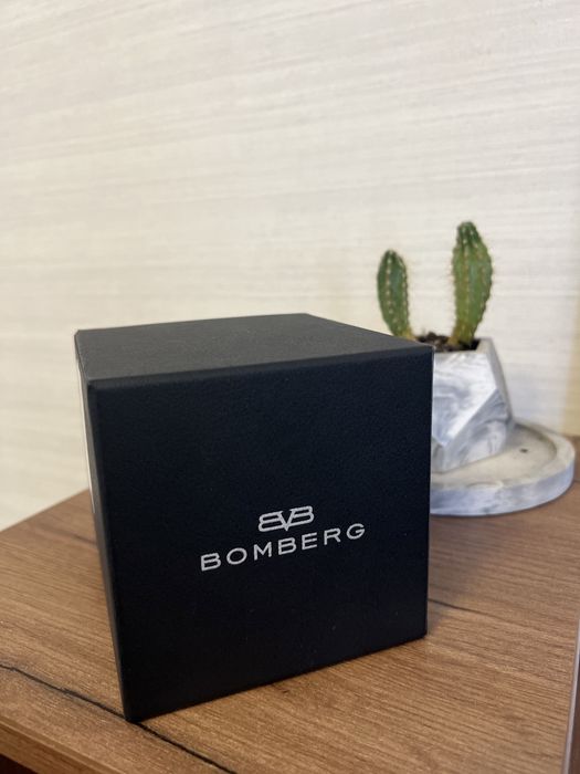 Наручные часы Bomberg