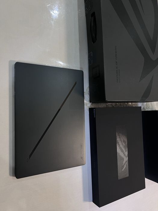 Asus Rog Zyphirus G16