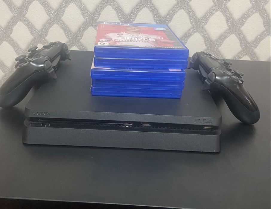 Плейстейшен 4 слим