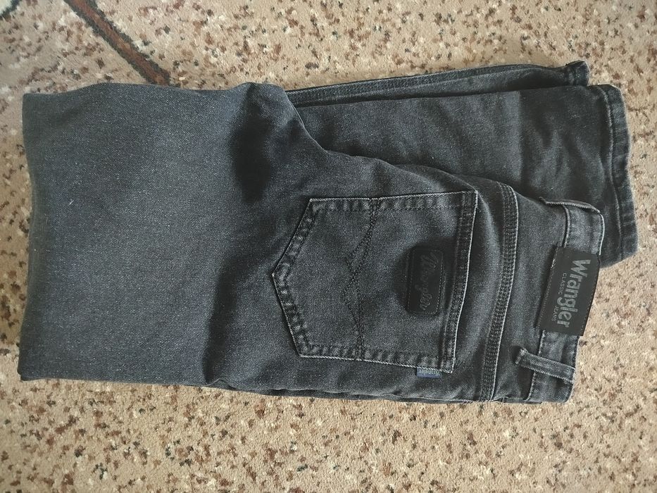 Черные мужские джинсы