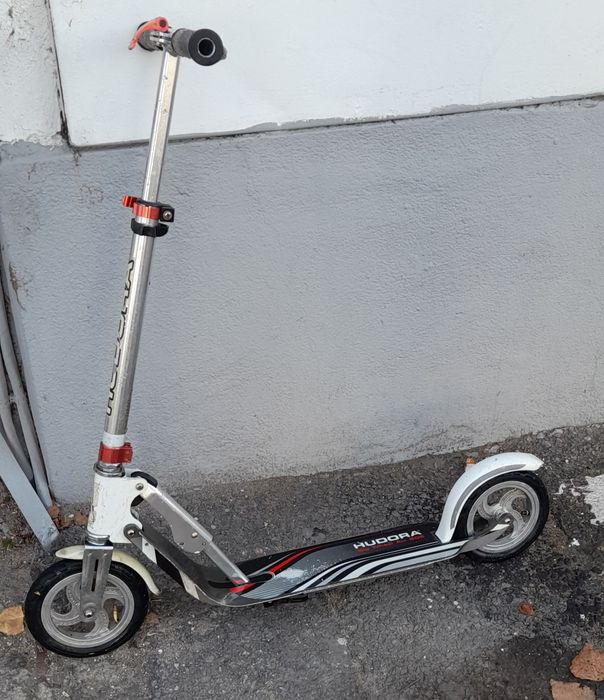 Vând trotineta hudora