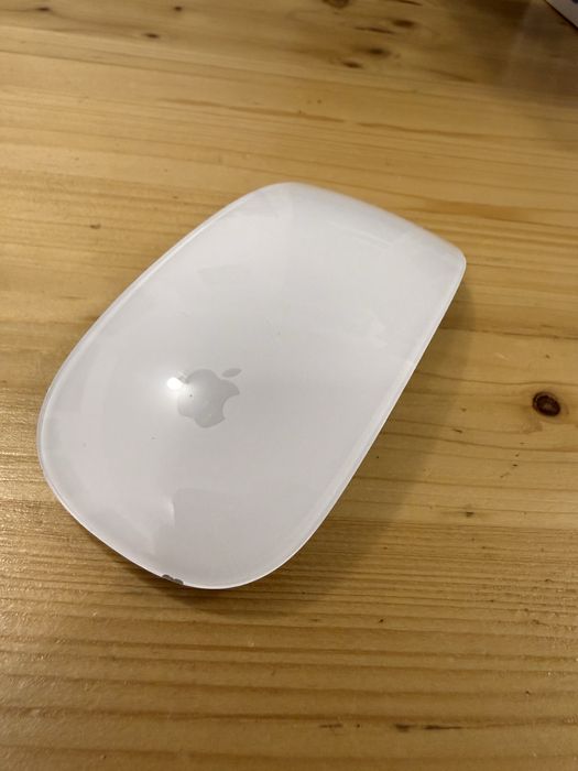 Apple Magic Mouse 2 – wireless, cablu inclus, mic defect estetic
