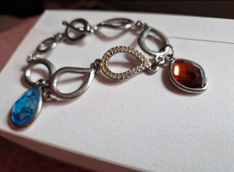 Bratara rosu și albastru