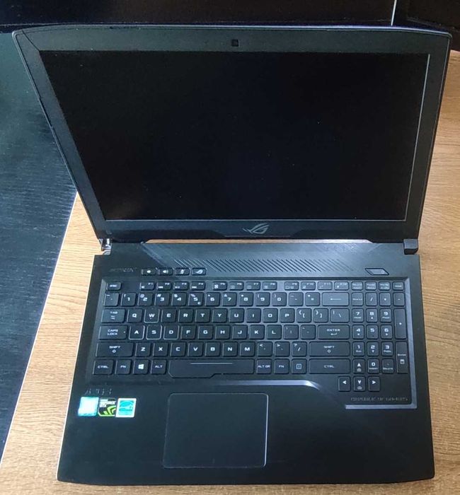 Laptop Gaming ASUS ROG Strix GL503VD – i7-7700HQ, GTX 1050 4GB, SSD+HDD